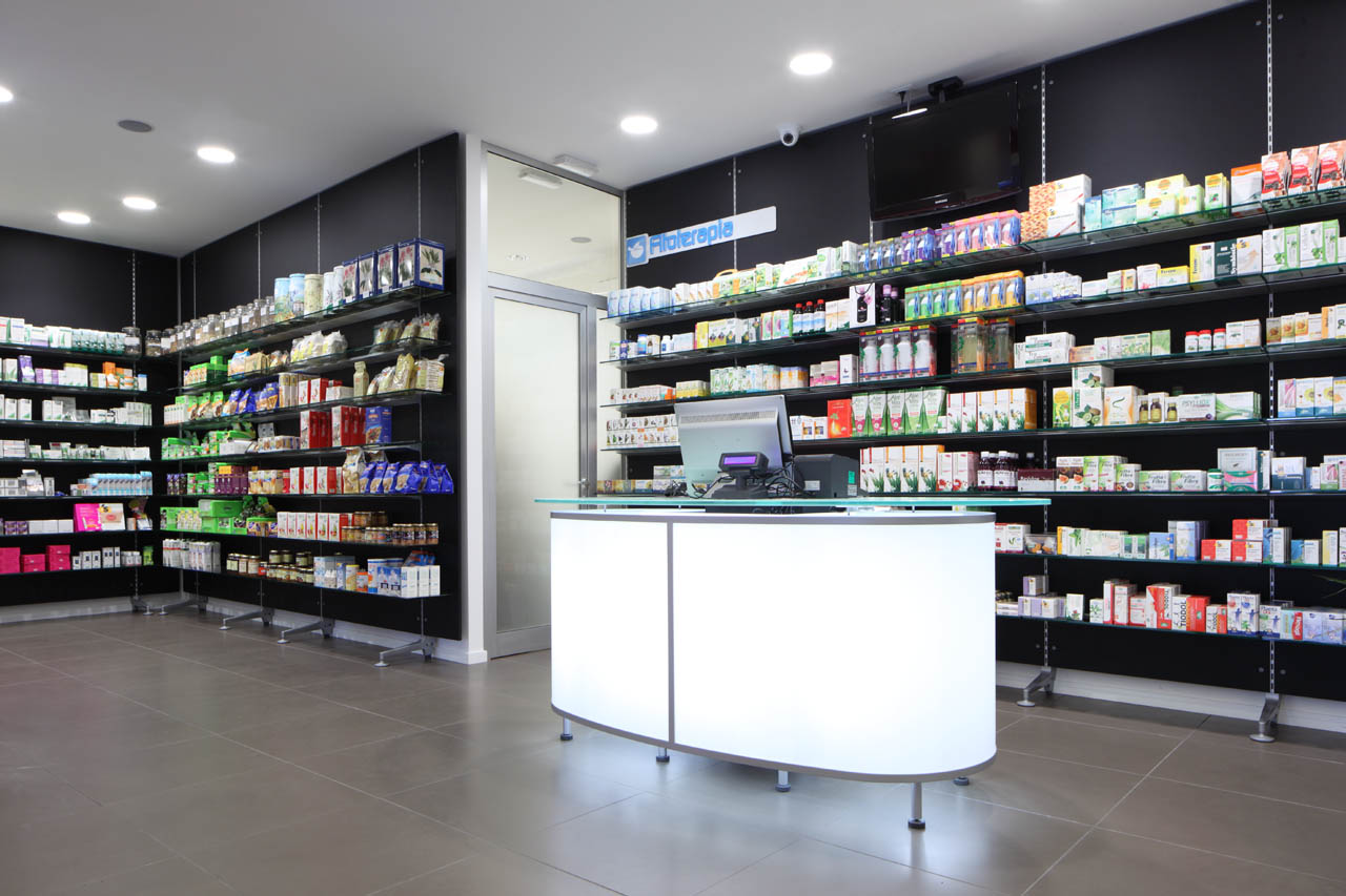Th.kohl: definire la farmacia in tre parole? un grande abbraccio ... Arredo farmacie kohl