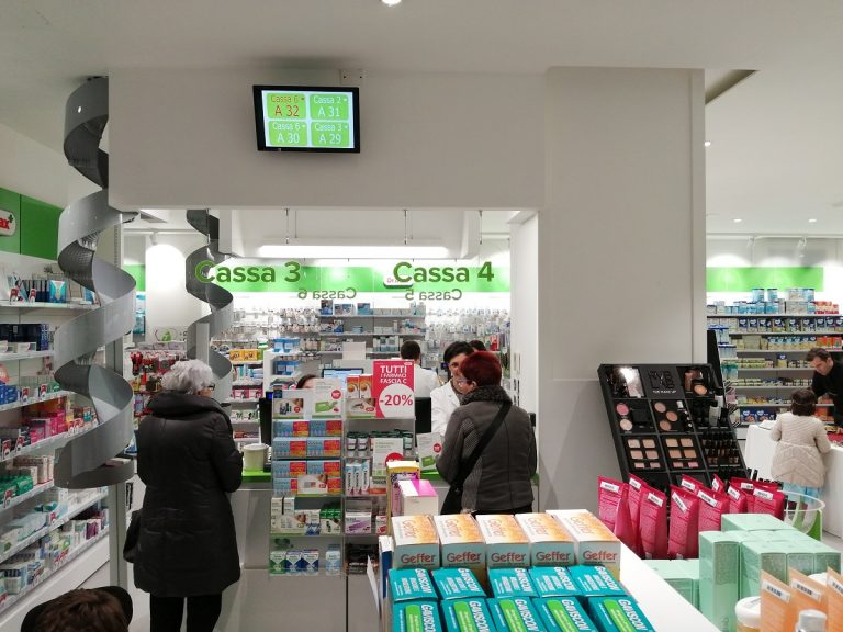 Dr.Max inaugura a Bologna (gallery) e lancia la sfida entro l'anno format in tutte le farmacie